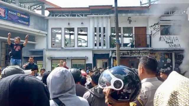 Anggota Kodim Wonosobo tewas ditusuk saat melerai keributan di kafe