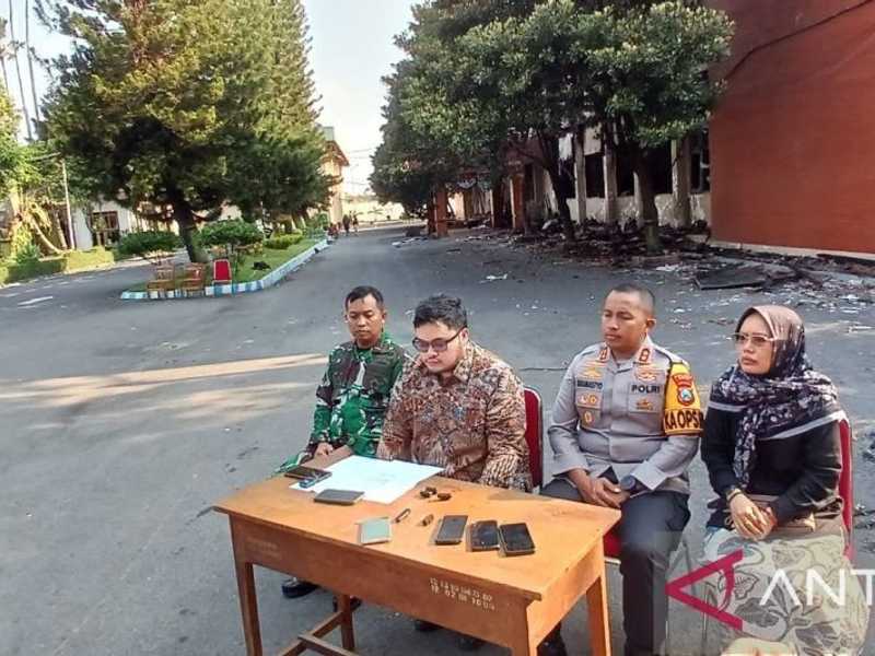 Kantor Pemkab Kediri Hancur Dirusak Massa, 18 OPD Terdampak, Bupati Jamin Layanan