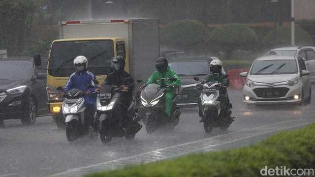 BMKG: Cuaca Ekstrem Ancam Indonesia, Waspada Banjir dan Longsor Sepekan