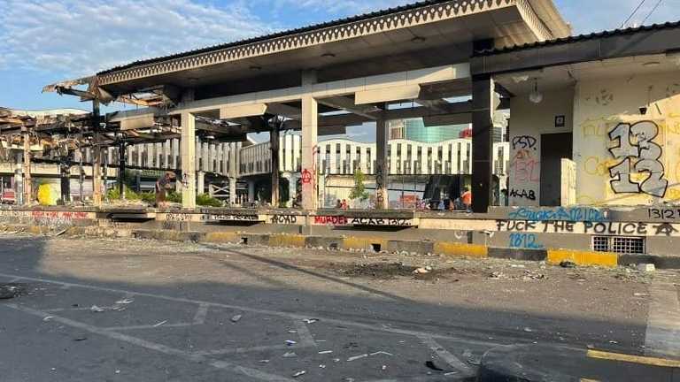 7 Halte Transjakarta Dibakar Massa, Layanan Lumpuh Total hingga Besok Pagi