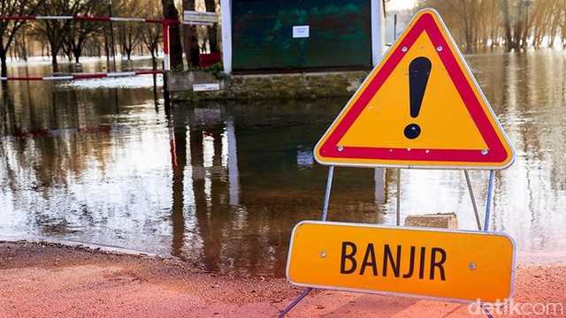 Hujan Semalam, 20 RT Jakarta Terendam Banjir hingga 1,2 Meter