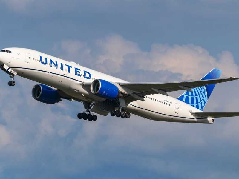 Pesawat United Airlines Dihantam Objek Misterius, Kaca Kokpit Pecah