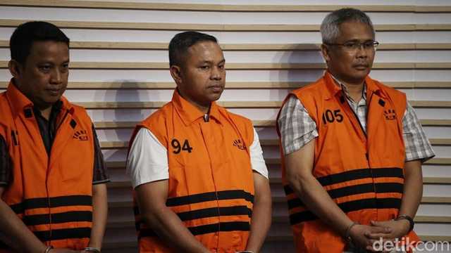 KPK Tangkap Gubernur Riau, Uang Rp 1,6 M Disita dalam OTT