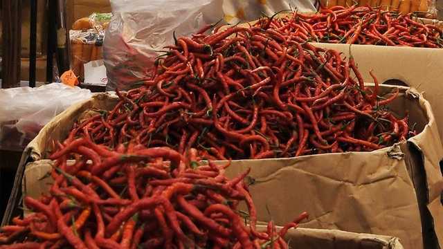 Harga Beras, Daging Ayam, Telur Anjlok, Cabai Merah Justru Meroket Hari Ini