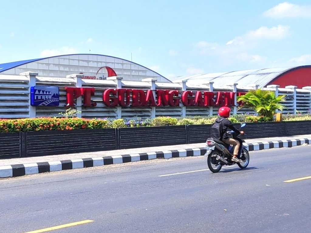 Gudang Garam Tertekan: Laba Anjlok 81%, Penjualan Rokok Merosot Drastis
