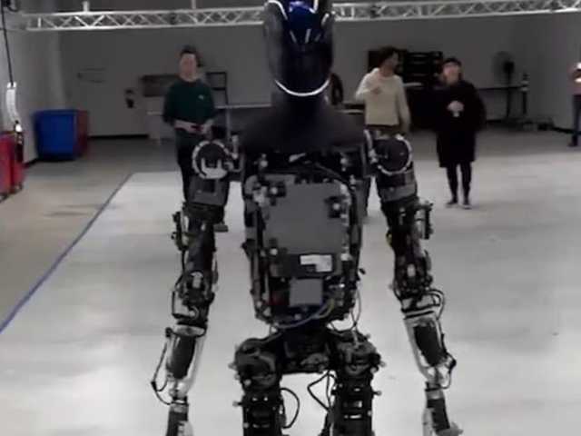 Pakar Robotika: Robot Elon Musk Hancur Jadi Besi Tua di Mars