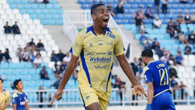 Persib Bandung raih kemenangan dramatis 2-1 atas Arema FC