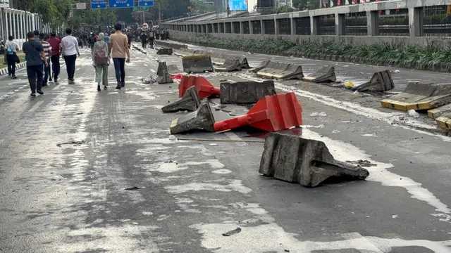 Ricuh! Demo Mahasiswa di DPR Berakhir Bentrok, Tol Ditutup