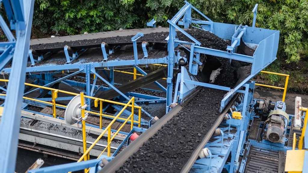 PTBA: Laba Anjlok 59% Meski Pendapatan Naik, Ada Apa?