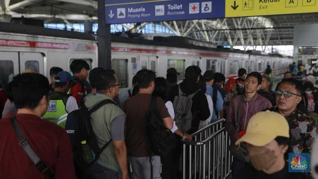 Prabowo Perintahkan KAI Tambah Armada KRL, Angin Segar Industri Dalam Negeri