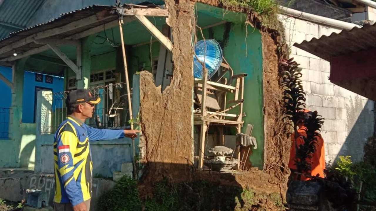 Gempa M4,0 dan M3,8 landa Sukabumi-Bogor, 20 jiwa terdampak dan rumah rusak