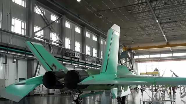 China Pamerkan Perdana Jet Tempur Siluman J-35 dan J-35A