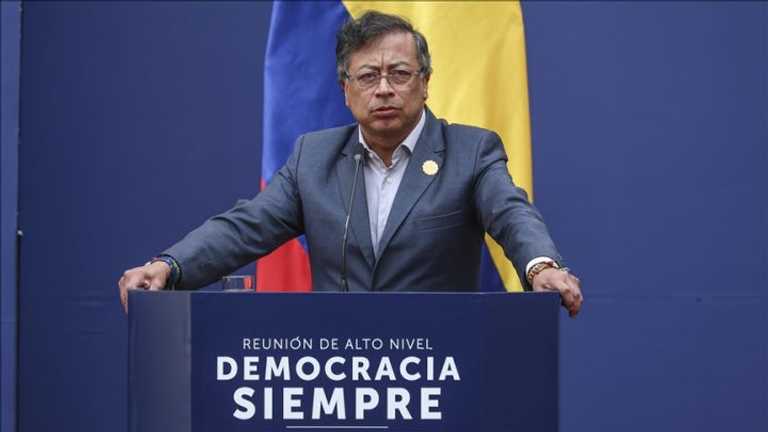 Trump Hentikan Bantuan, Kenakan Tarif ke Kolombia: Presiden Petro "Orang Gila"