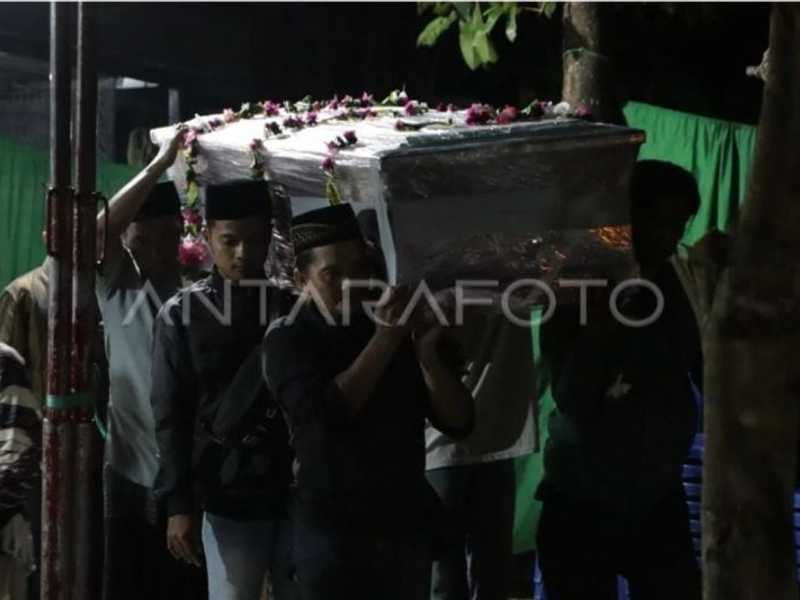 Wigih Hartono, korban longsor Freeport, dimakamkan di Ponorogo