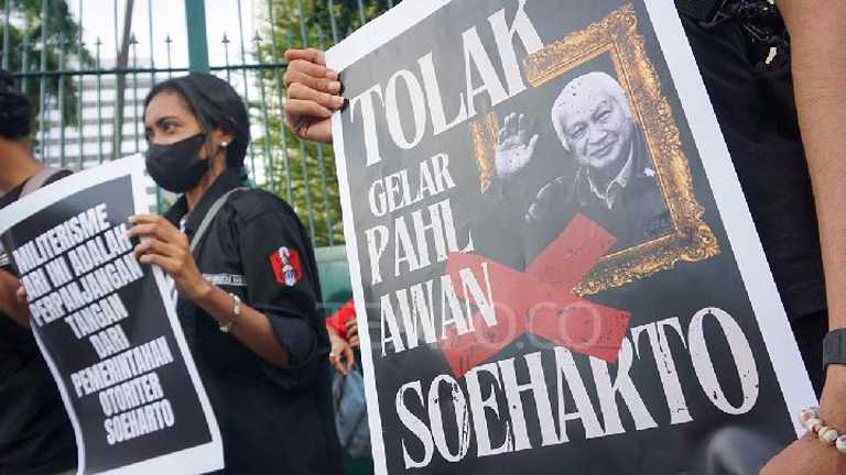 Gelar Pahlawan Soeharto: Media Asing Sorot Pelanggaran HAM dan Korupsi