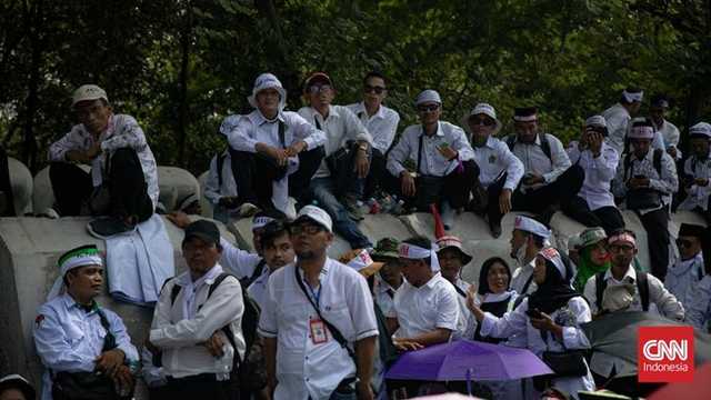 Guru Madrasah Swasta Demo di Monas, Tuntut Kesejahteraan Setara Guru Negeri