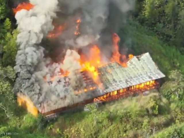 KKB Papua Kembali Bakar Sekolah, Kontak Tembak Pecah di Kiwirok