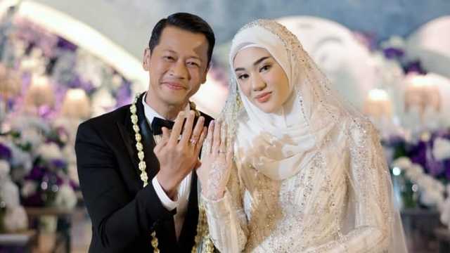 Viral! Momen Canggung Pelukan Pertama Clara Shinta & Suami Usai Akad Nikah