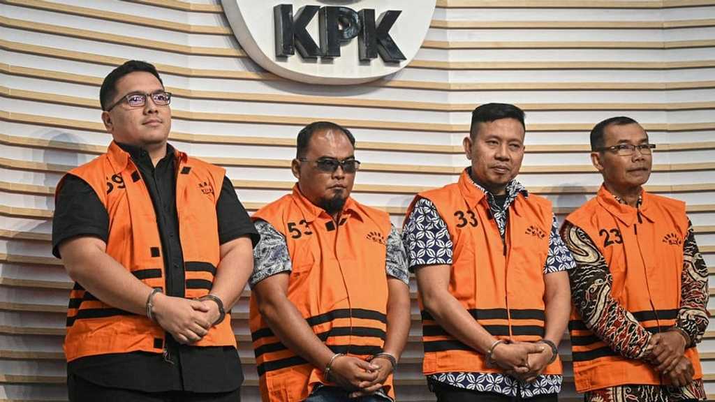 KPK tahan empat tersangka korupsi dana hibah Pemprov Jatim