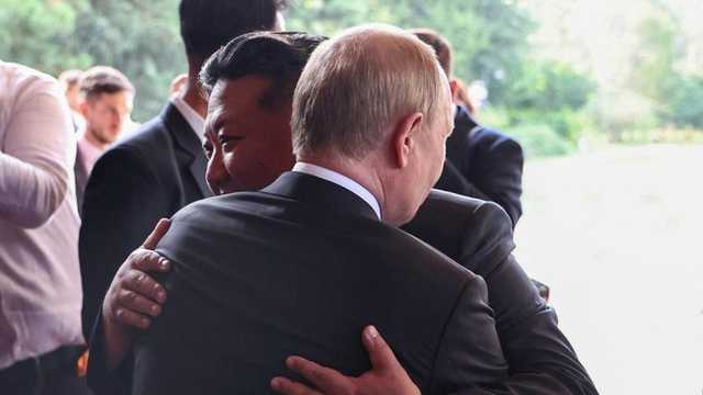 Putin Puji Tentara Korut 'Heroik' di Ukraina Saat Bertemu Kim Jong Un