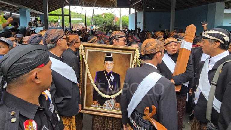 Ribuan Warga Padati Imogiri, Iringi Pemakaman Raja Solo Pakubuwono XIII