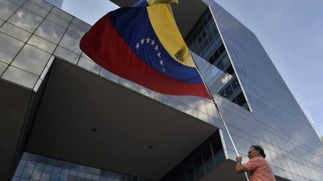 Venezuela, negara kaya minyak, terjun ke jurang krisis akibat korupsi