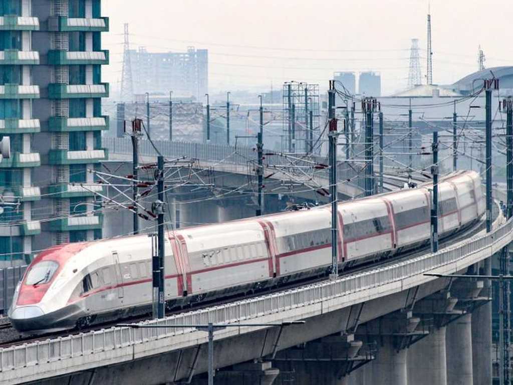 Ironi Whoosh: Proyek Mandiri Berakhir Disubsidi APBN