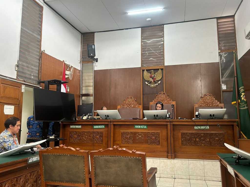 KPK Mangkir, Sidang Praperadilan Paulus Tannos Ditunda Dua Pekan