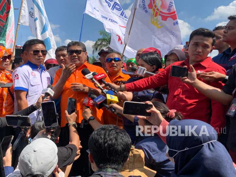 Ribuan Buruh Geruduk DPR RI, Desak RUU Ketenagakerjaan Tanpa Omnibus Law