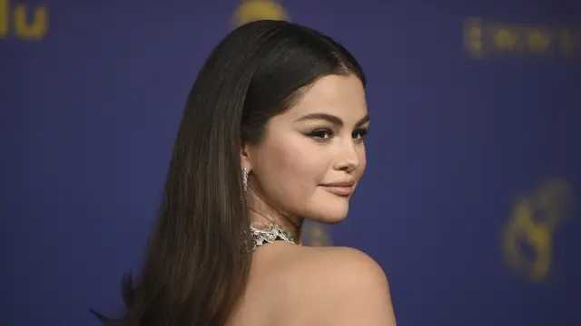 Selena Gomez mengidap artritis akibat lupus, jadi inspirasi kemasan Rare Beauty