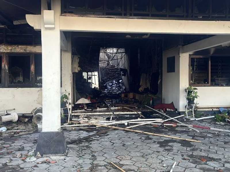 Massa Aksi Bakar Ruang Sekwan DPRD Surakarta Dini Hari, Pamdal Tak Berdaya