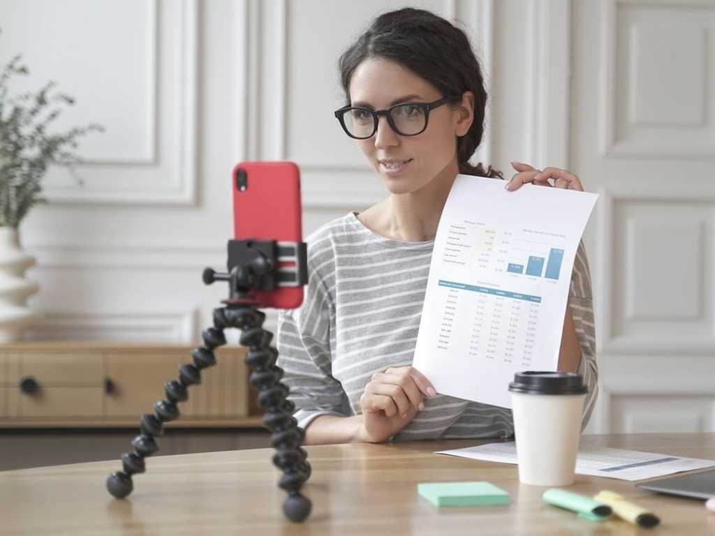 Aturan Baru China: Influencer Wajib Berlisensi Bahas Kesehatan & Hukum
