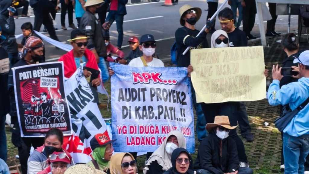 Warga Pati Geruduk KPK, Desak Bupati Sudewo Segera Ditangkap Terkait Korupsi DJKA