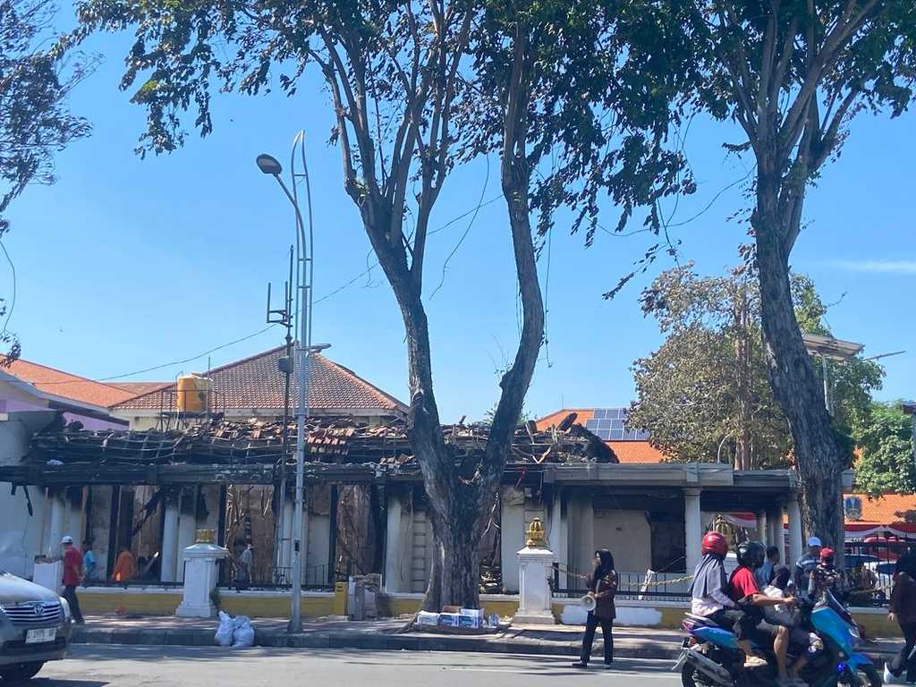 AHY Desak Investigasi Pembakaran Grahadi, Khawatir Investor Kabur