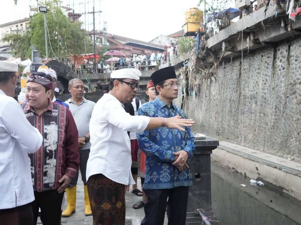 Menteri Agama salurkan bantuan Rp 300 juta untuk korban banjir Bali