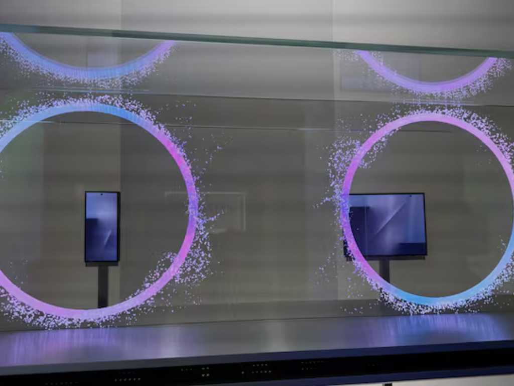 Samsung Pamer Ponsel Lipat Tiga, Desain Akhir atau Prototipe?