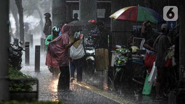 BMKG: Hujan Sangat Lebat Guyur Jakarta, Suhu Panas Mulai Mereda