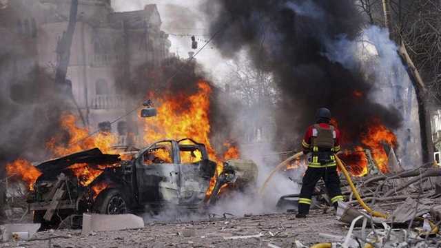 Rusia Luncurkan Serangan Udara Terbesar ke Kyiv, Gedung Kabinet Ukraina Terbakar