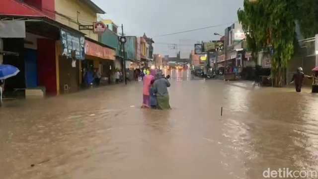Banjir Brebes: Dua Tewas Terseret Arus dan Tersengat Listrik