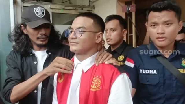 Vadel Badjideh Dituntut 12 Tahun Penjara Kasus Asusila Lolly, Mengaku Berubah