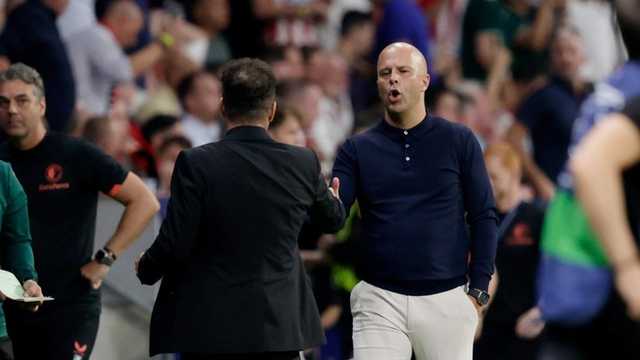 Arne Slot dan Diego Simeone Pernah Ribut, Kisah Lama Kembali Mencuat