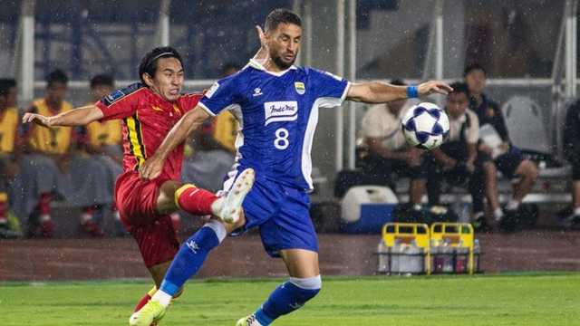 Persib Unggul 1-0 atas Persis, Luciano Kartu Merah Setelah Cetak Gol