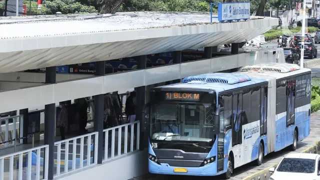 Transjakarta Alihkan Rute Imbas Demo Buruh di DPR/MPR 28 Agustus