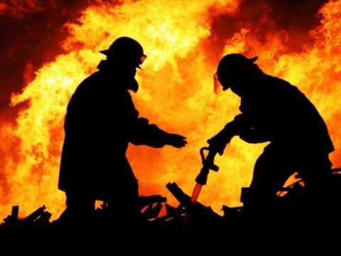Pabrik Limbah B3 di Karawang Terbakar Hebat, Pemadaman Masih Berlangsung