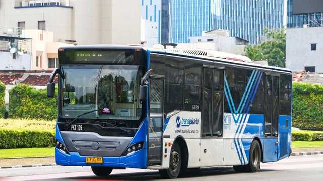 Naik Transjakarta & MRT Kini Lebih Mudah dengan QRIS Tap NFC