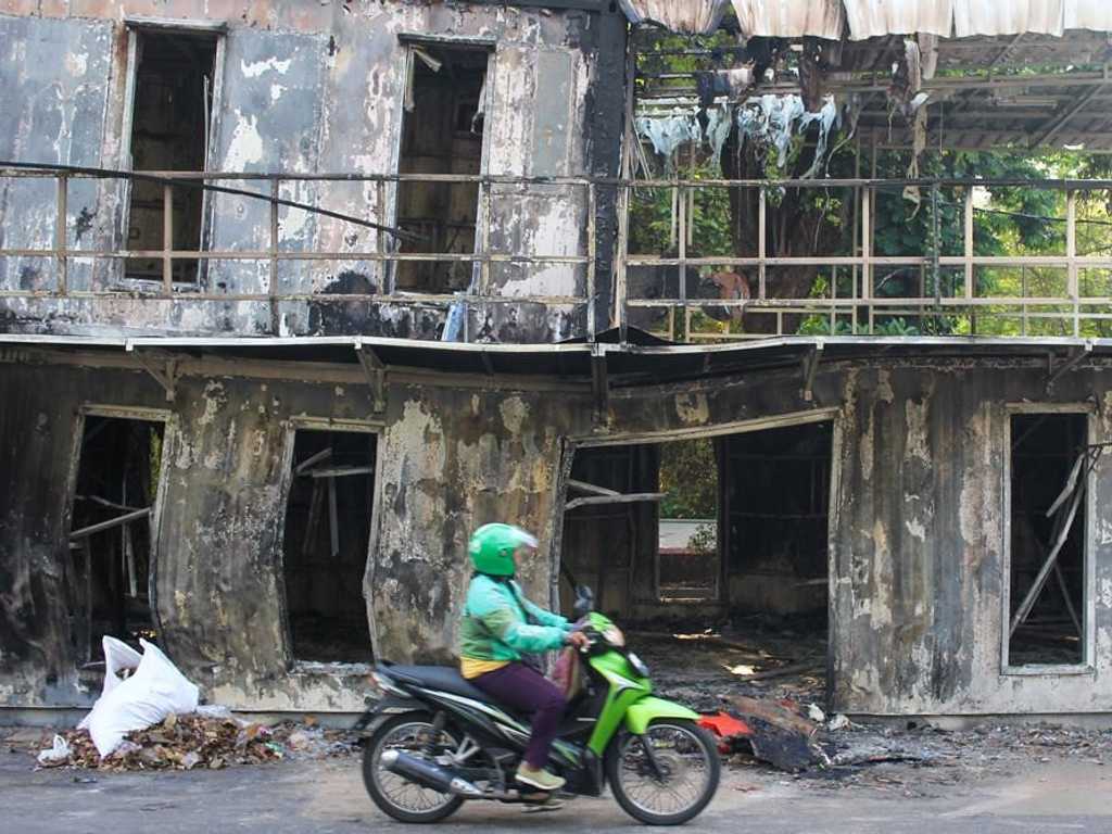 Gedung Grahadi Surabaya Terbakar Hebat Saat Aksi Massa Ricuh