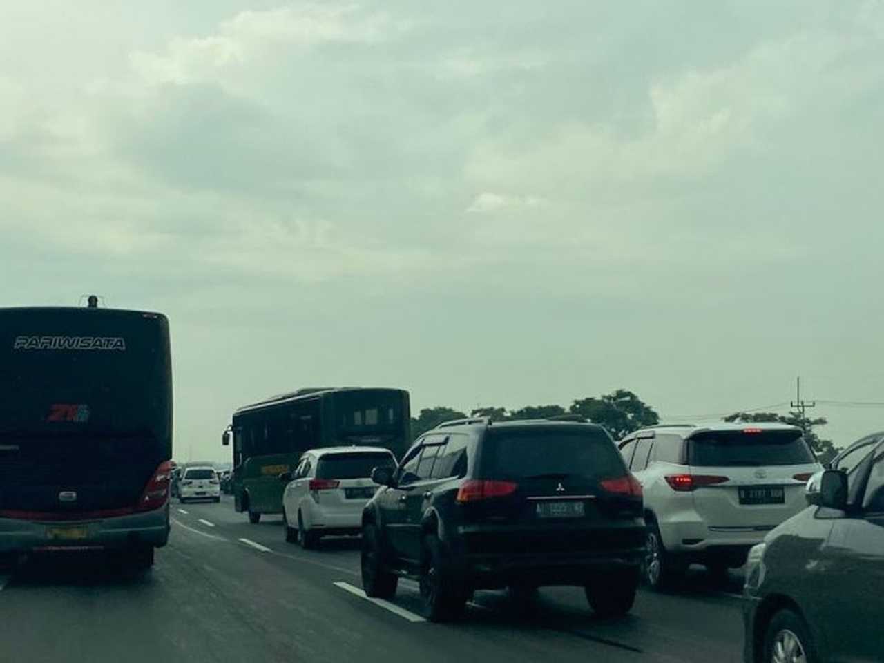 Jasa Marga Perpanjang Contraflow Tol Japek Malam Ini Akibat Volume Kendaraan Meningkat