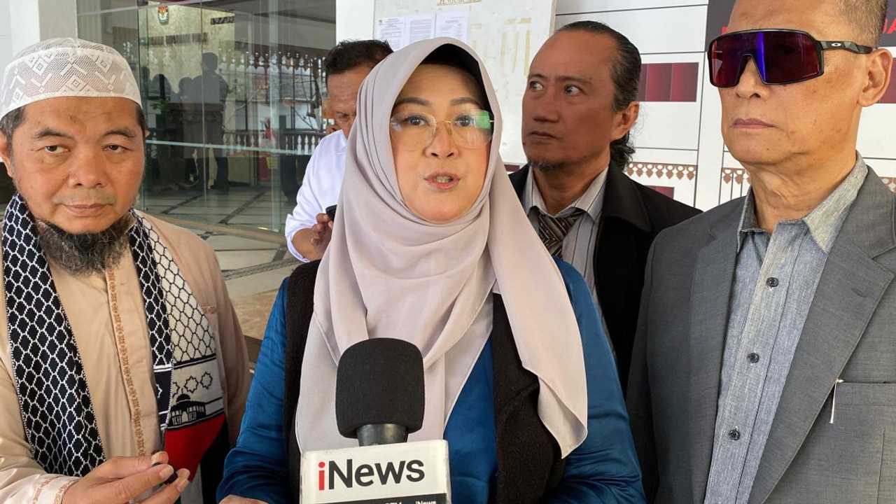Dr. Tifa: Salinan Ijazah Jokowi Aneh, Tanda Tangan Rektor UGM Diblokir