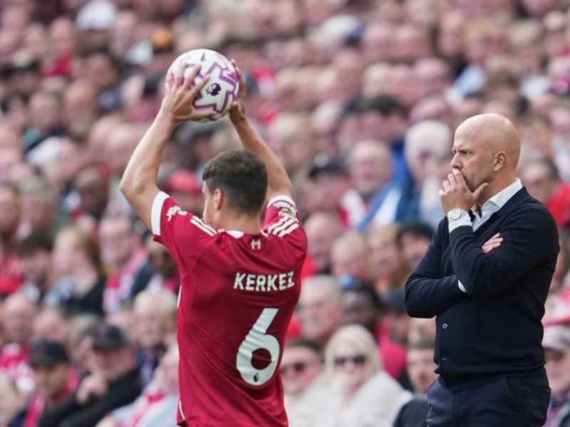 Arne Slot ubah taktik Liverpool, geser formasi pertahanan dari 4-2-4 ke 4-3-3
