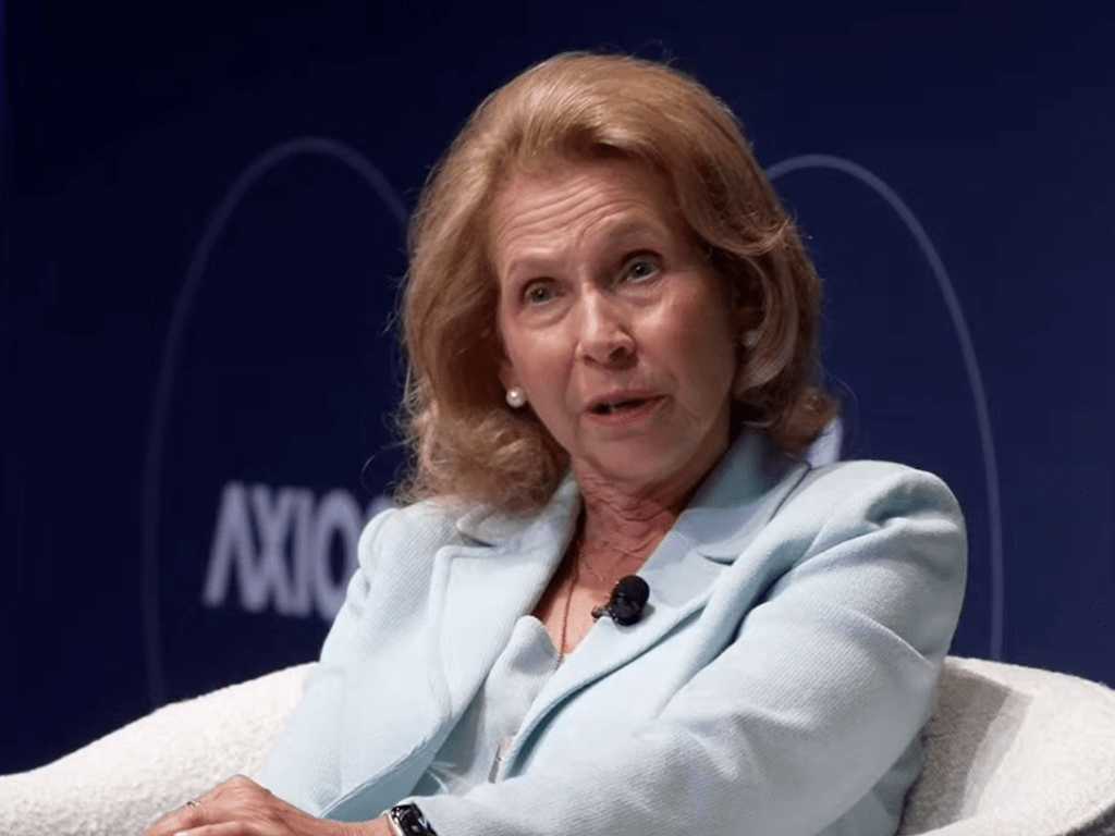Shari Redstone bela pembatalan acara Stephen Colbert, sebut TV larut malam tidak menguntungkan